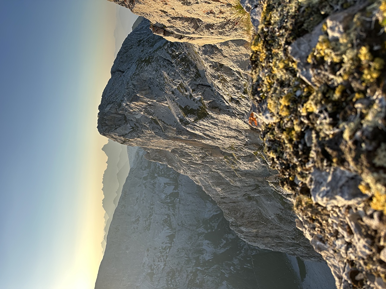 Enfants sans tête Rätikon, Luisa Deubzer, Janina Reichstein - Luisa Deubzer et Janina Reichstein grimpant «enfants sans tête» (8b, 250m) sur Schijenfluh, Rätikon