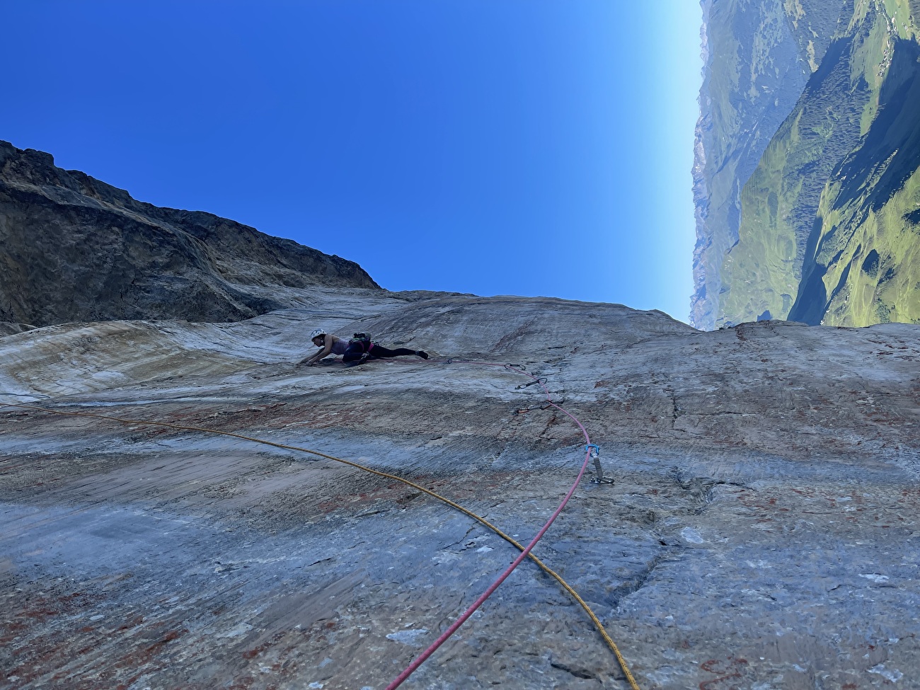 Enfants sans tête Rätikon, Luisa Deubzer, Janina Reichstein - Luisa Deubzer et Janina Reichstein grimpant «enfants sans tête» (8b, 250m) sur Schijenfluh, Rätikon