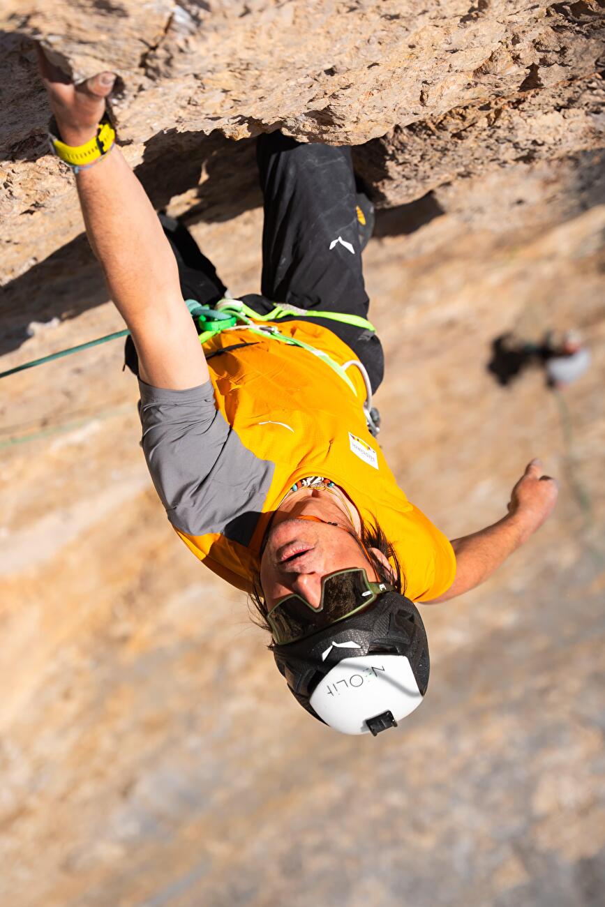 Appassionata Heiligkreuzkofel Dolomites, Simon Gietl, Alexander Huber - Simon Gietl faisant la première ascension de 'Appassionata' sur Heiligkreuzkofel / Sass Dla Cruss, Dolomites
