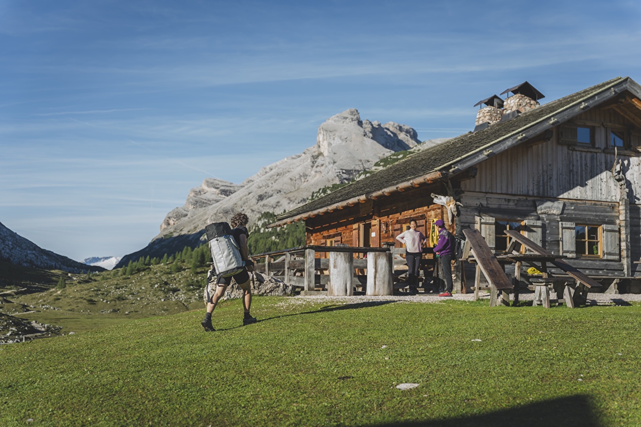 The Suspended Time, Furcia Rossa III Dolomites, Luca Ducoli, Leo Gheza - La première ascension de 'il Temple Suspendu' sur Furcia Rossa III, Dolomites (Luca Ducoli, Leo Gheza 08/2025) The Suspended Time, Furcia Rossa III Dolomites, Luca Ducoli, Leo Gheza - La première ascension de 'il Temple Suspendu' sur Furcia Rossa III, Dolomites (Luca Ducoli, Leo Gheza 08/2025)