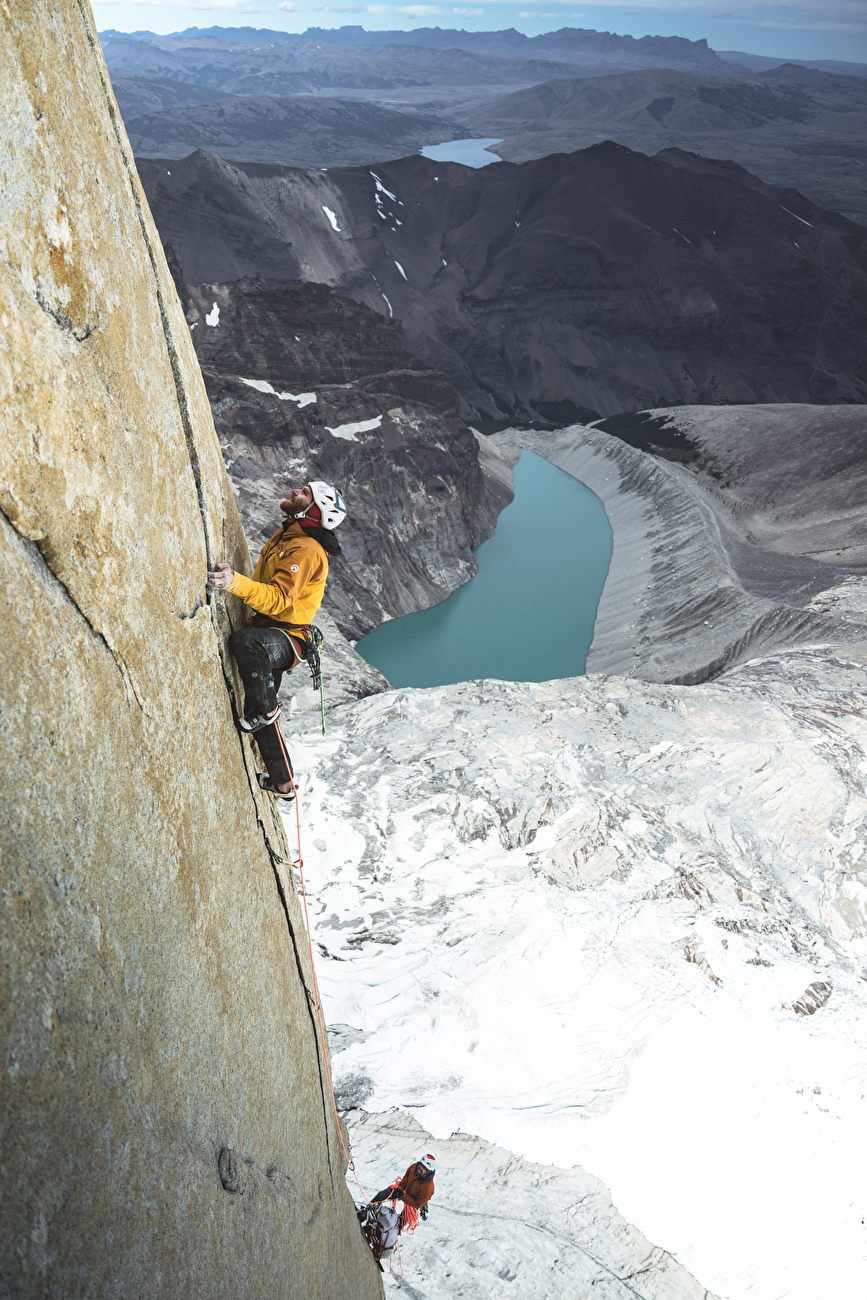 Reel Rock Riders on the Storm - Siebe Vanhee, Drew Smith, Nico Favresse & Sean Villanueva O'Driscoll sur «Riders on the Storm», Torres del Paine, Patagonia