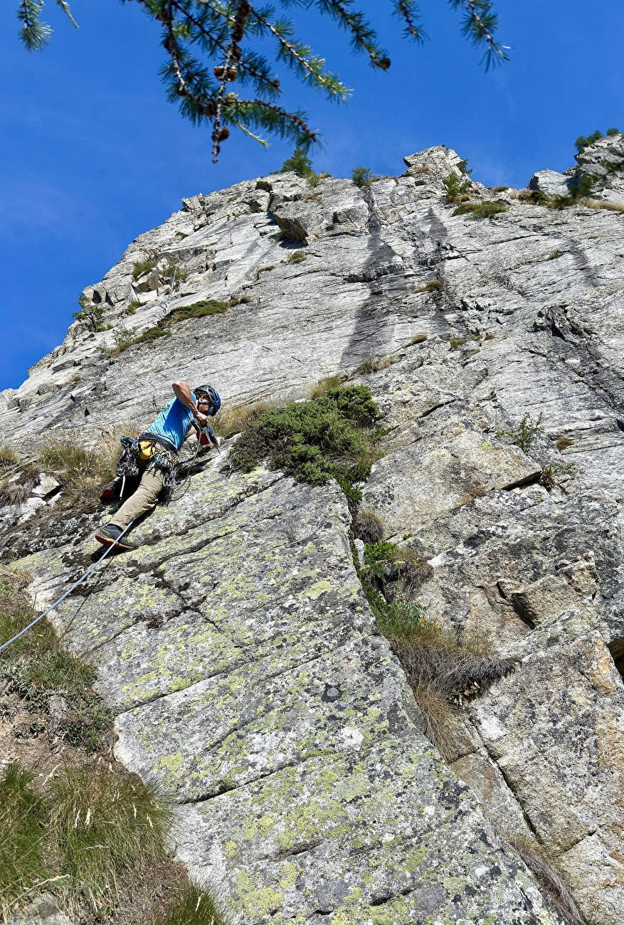 Mont Noir de Pouterey, Mont Bluni, Nicciolò Marra, Gianluco Marra - La première biance par la plus wunly, Gianluuca Marra été 2025) Mont Noir de Pouterey, Mont Bluni, Nicciolò Marra, Gianluco Marra - La première biance par la plus wunly, Gianluuca Marra été 2025)