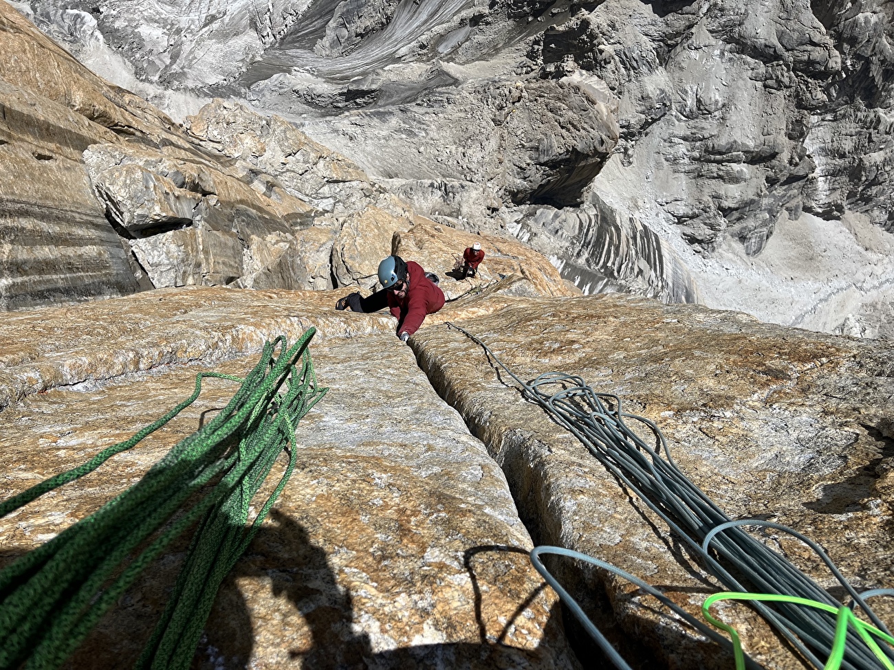 Eternal Flame, Tour sans nom - L'expédition allemande composée de Julius Brunner, Sebastian Gantz, Hanna Kallweit et Rosa Windelband Making Team Ascension Free of `` Eternal Flame '' sur la tour sans nom, août 2025
