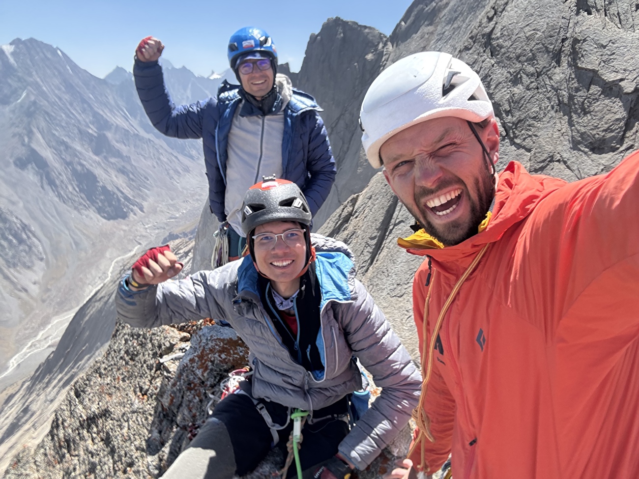 Ak-Su Valley, Pamir Alay, Kirgyzstan, Leon Dobrzański, Piotr Kowalczyk, Paweł Zieliński-la première ascension de `` Phillar of Experience '' sur Pik 4300 dans la vallée d'Ak-Su, Pamir Alay, Kyrgyzstan (Leon Dobza. Zieliński 20-21/08/2025) Ak-Su Valley, Pamir Alay, Kirgyzstan, Leon Dobrzański, Piotr Kowalczyk, Paweł Zieliński-la première ascension de `` Phillar of Experience '' sur Pik 4300 dans la vallée d'Ak-Su, Pamir Alay, Kyrgyzstan (Leon Dobza. Zieliński 20-21/08/2025)