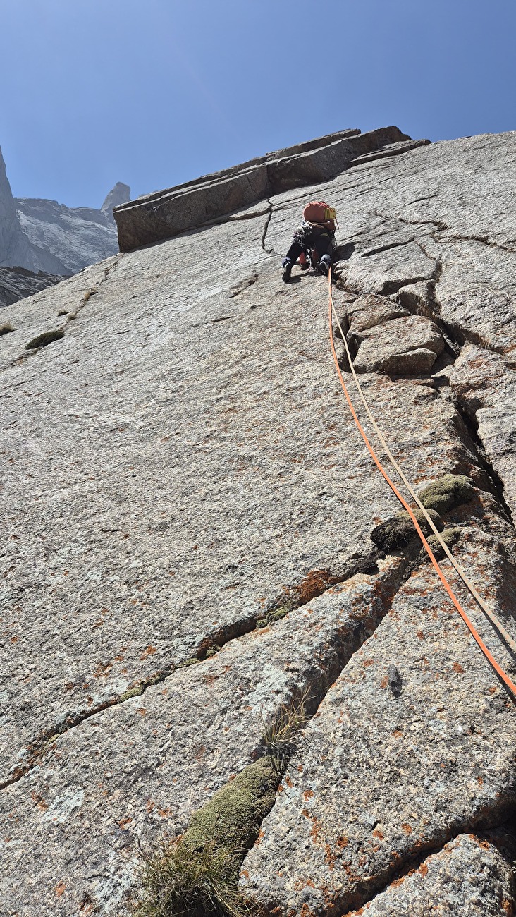 Ak-Su Valley, Pamir Alay, Kirgyzstan, Leon Dobrzański, Piotr Kowalczyk, Paweł Zieliński-la première ascension de `` Phillar of Experience '' sur Pik 4300 dans la vallée d'Ak-Su, Pamir Alay, Kyrgyzstan (Leon Dobza. Zieliński 20-21/08/2025) Ak-Su Valley, Pamir Alay, Kirgyzstan, Leon Dobrzański, Piotr Kowalczyk, Paweł Zieliński-la première ascension de `` Phillar of Experience '' sur Pik 4300 dans la vallée d'Ak-Su, Pamir Alay, Kyrgyzstan (Leon Dobza. Zieliński 20-21/08/2025)