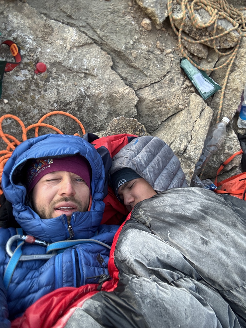 Ak-Su Valley, Pamir Alay, Kirgyzstan, Leon Dobrzański, Piotr Kowalczyk, Paweł Zieliński-la première ascension de `` Phillar of Experience '' sur Pik 4300 dans la vallée d'Ak-Su, Pamir Alay, Kyrgyzstan (Leon Dobza. Zieliński 20-21/08/2025) Ak-Su Valley, Pamir Alay, Kirgyzstan, Leon Dobrzański, Piotr Kowalczyk, Paweł Zieliński-la première ascension de `` Phillar of Experience '' sur Pik 4300 dans la vallée d'Ak-Su, Pamir Alay, Kyrgyzstan (Leon Dobza. Zieliński 20-21/08/2025)