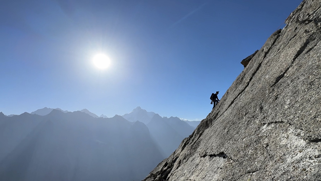 Ak-Su Valley, Pamir Alay, Kirgyzstan, Leon Dobrzański, Piotr Kowalczyk, Paweł Zieliński-la première ascension de `` Phillar of Experience '' sur Pik 4300 dans la vallée d'Ak-Su, Pamir Alay, Kyrgyzstan (Leon Dobza. Zieliński 20-21/08/2025) Ak-Su Valley, Pamir Alay, Kirgyzstan, Leon Dobrzański, Piotr Kowalczyk, Paweł Zieliński-la première ascension de `` Phillar of Experience '' sur Pik 4300 dans la vallée d'Ak-Su, Pamir Alay, Kyrgyzstan (Leon Dobza. Zieliński 20-21/08/2025)