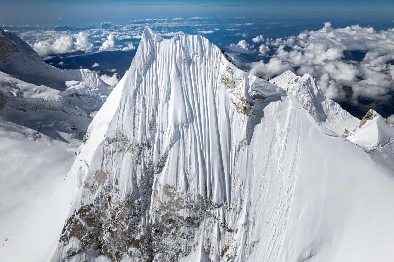 Alex Txikon, Manaslu - Le sommet de Manaslu, pris d'un drone de Jackson Groves Alex Txikon, Manaslu - Le sommet de Manaslu, pris d'un drone de Jackson Groves