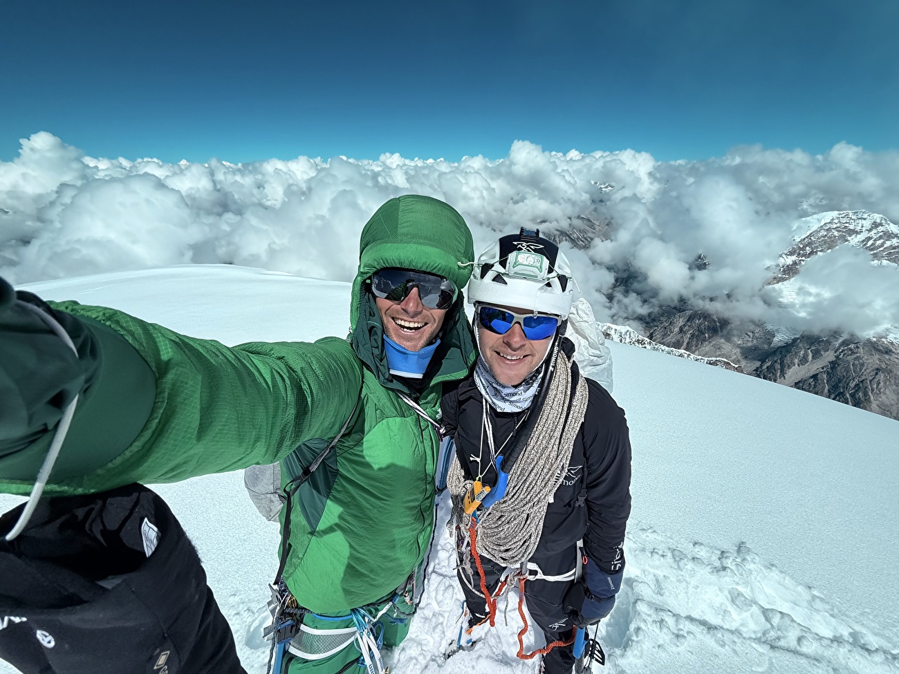 Anidesh Chuli Népal, Nicolas Jean, Benjamin Védrines - Benjamin Védrines et Nicolas Jean au sommet d'Aidesh Chuli (6808m) au Népal. Les deux alpinistes français ont fait la première ascension de la montagne via la crête nord le 26 septembre 2025. Anidesh Chuli Népal, Nicolas Jean, Benjamin Védrines - Benjamin Védrines et Nicolas Jean au sommet d'Aidesh Chuli (6808m) au Népal. Les deux alpinistes français ont fait la première ascension de la montagne via la crête nord le 26 septembre 2025.