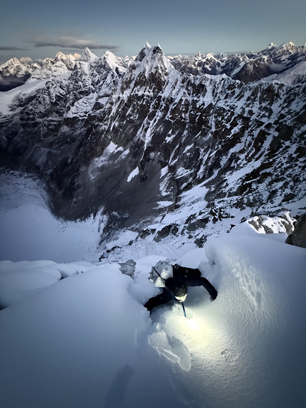 Anidesh Chuli Népal, Nicolas Jean, Benjamin Védrines - Nicolas Jean faisant la première ascension d'Anidesh Chuli (6808m) au Népal, septembre 2025 Anidesh Chuli Népal, Nicolas Jean, Benjamin Védrines - Nicolas Jean faisant la première ascension d'Anidesh Chuli (6808m) au Népal, septembre 2025