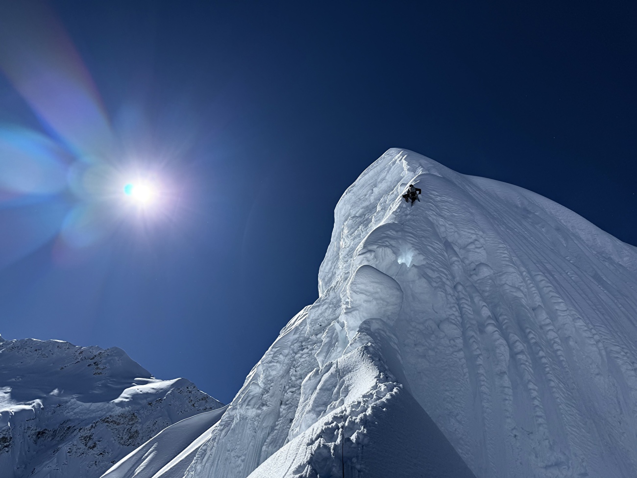 Anidesh Chuli Népal, Nicolas Jean, Benjamin Védrines - Nicolas Jean et Benjamin Védrines négociant le nœud lors de la première ascension d'Aidesh Chuli (6808m) au Népal, septembre 2025 Anidesh Chuli Népal, Nicolas Jean, Benjamin Védrines - Nicolas Jean et Benjamin Védrines négociant le nœud lors de la première ascension d'Aidesh Chuli (6808m) au Népal, septembre 2025