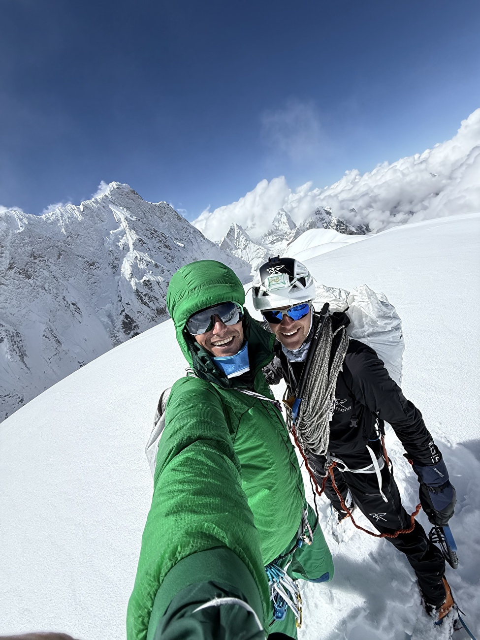 Anidesh Chuli Népal, Nicolas Jean, Benjamin Védrines - Benjamin Védrines et Nicolas Jean au sommet d'Aidesh Chuli (6808m) au Népal. Les deux alpinistes français ont fait la première ascension de la montagne via la crête nord le 26 septembre 2025. Anidesh Chuli Népal, Nicolas Jean, Benjamin Védrines - Benjamin Védrines et Nicolas Jean au sommet d'Aidesh Chuli (6808m) au Népal. Les deux alpinistes français ont fait la première ascension de la montagne via la crête nord le 26 septembre 2025.