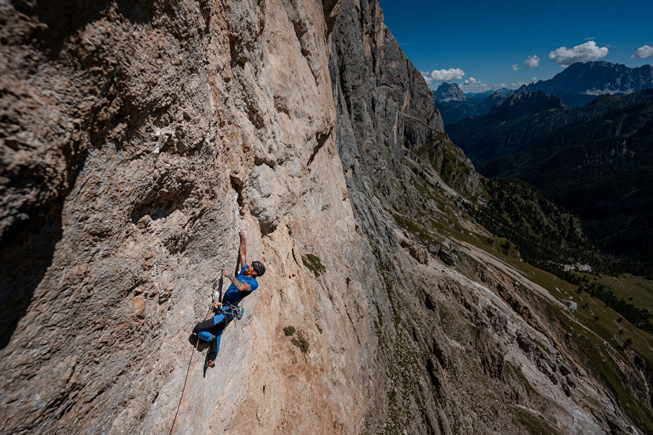 Edu Marin répète l'ego terrestre sur Marmolada, Dolomites