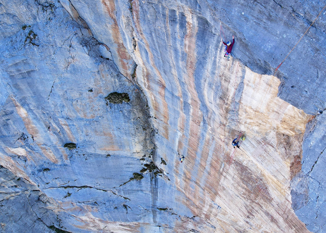 Janina Reichstein & Luisa Deubzer répétent les enfants sans tête à Rätikon
