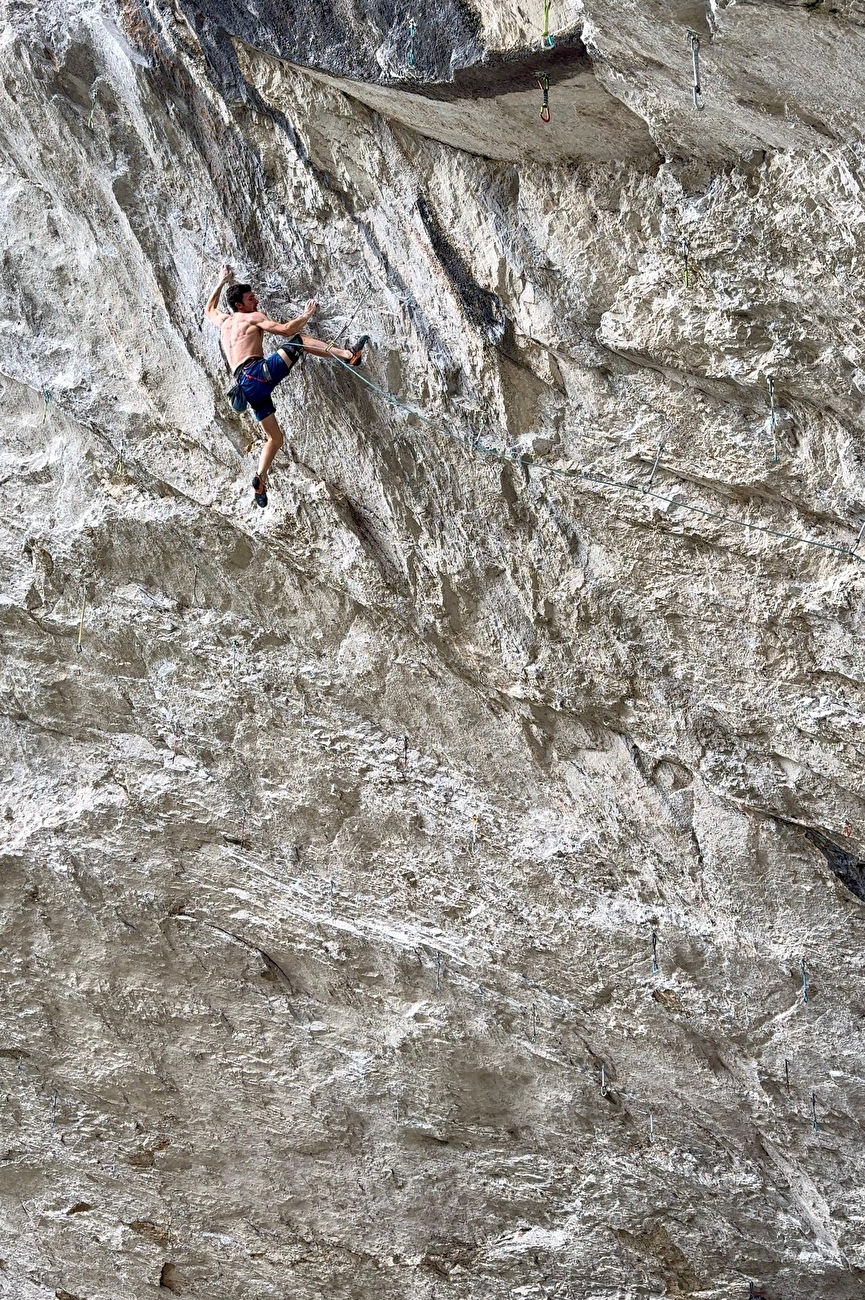 Stefano Carnati clignote le 8c jeudi, envoie 2 9a dimanche à La Stazione