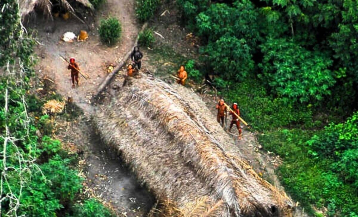 un peuple vivant totalement isolé du monde