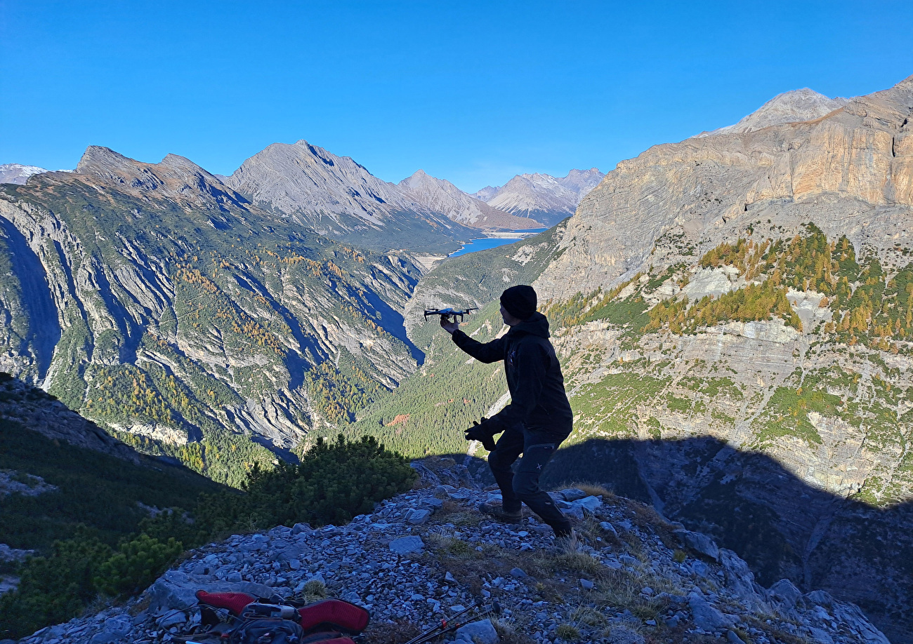 Empreintes de dinosaures dans la Valle di Fraele, Parc National du Stelvio, Italie - Les empreintes de dinosaures dans la Valle di Fraele, Parc National du Stelvio, Italie, découvertes en septembre 2025 par le photographe Elio Della Ferrera Empreintes de dinosaures dans la Valle di Fraele, Parc National du Stelvio, Italie - Les empreintes de dinosaures dans la Valle di Fraele, Parc National du Stelvio, Italie, découvertes en septembre 2025 par le photographe Elio Della Ferrera