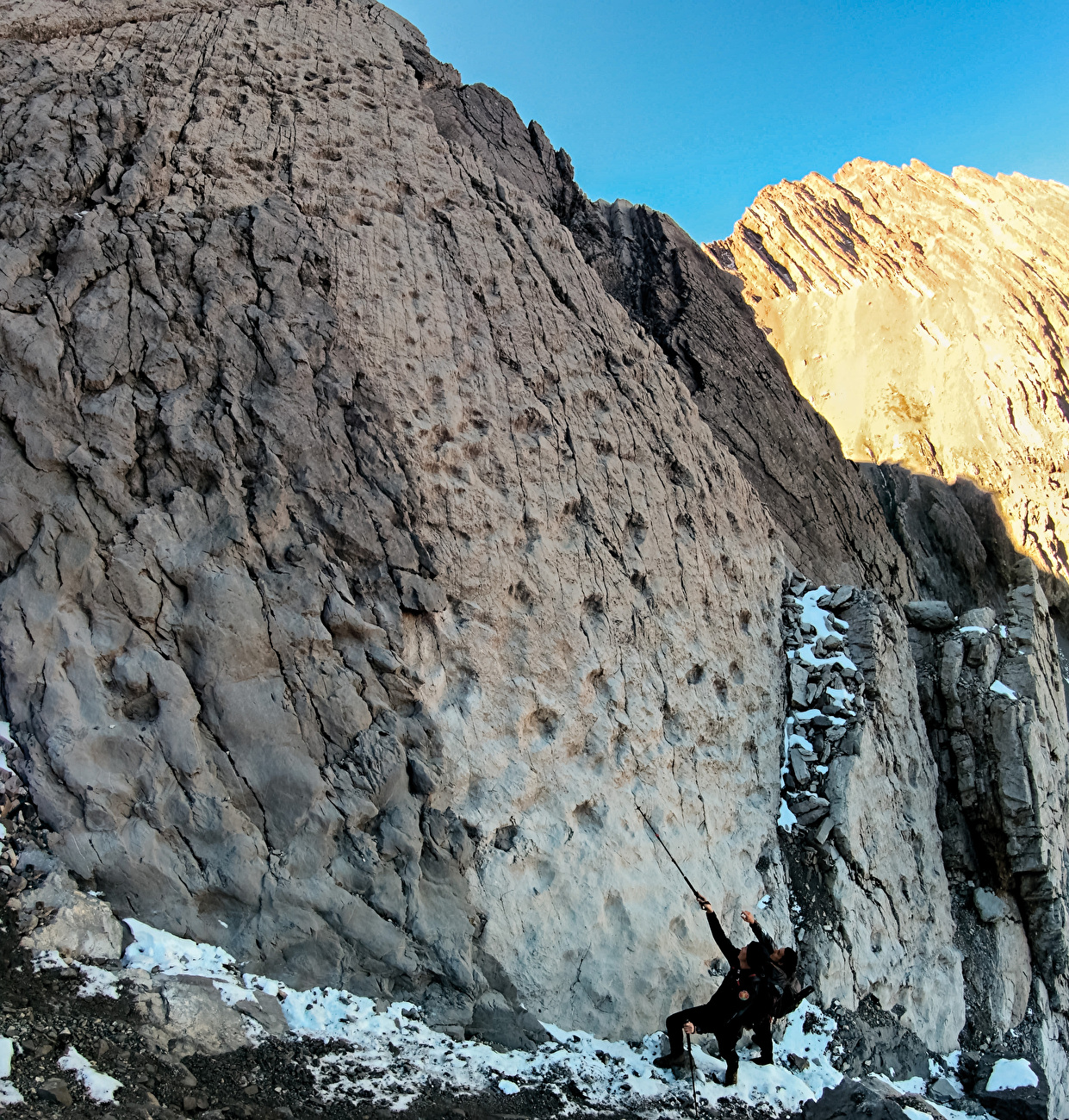 Empreintes de dinosaures dans la Valle di Fraele, Parc National du Stelvio, Italie - Les empreintes de dinosaures dans la Valle di Fraele, Parc National du Stelvio, Italie, découvertes en septembre 2025 par le photographe Elio Della Ferrera Empreintes de dinosaures dans la Valle di Fraele, Parc National du Stelvio, Italie - Les empreintes de dinosaures dans la Valle di Fraele, Parc National du Stelvio, Italie, découvertes en septembre 2025 par le photographe Elio Della Ferrera