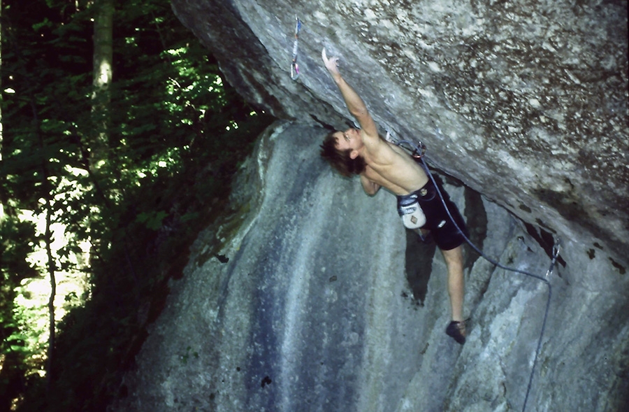 Iker Pou - Iker Pou escalade Action Directe à Frankenjura, Allemagne en 2000. Iker Pou - Iker Pou escalade Action Directe à Frankenjura, Allemagne en 2000.