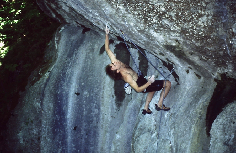 Iker Pou - Iker Pou escalade Action Directe à Frankenjura, Allemagne en 2000. Iker Pou - Iker Pou escalade Action Directe à Frankenjura, Allemagne en 2000.