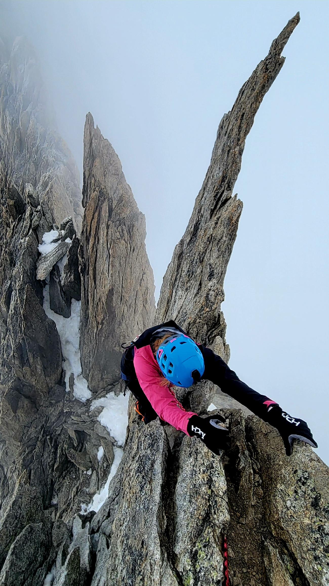 HDry - Sarah Haase on the Aiguille d'Entrèves traverse HDry - Sarah Haase on the Aiguille d'Entrèves traverse