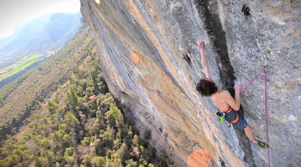 Adam Ondra - Adam Ondra en observation Mind Control (8c+) à Oliana, Espagne Adam Ondra - Adam Ondra en observation Mind Control (8c+) à Oliana, Espagne
