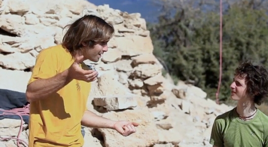 Adam Ondra et Chris Sharma - Chris Sharma et Adam Ondra échangent une version bêta à Oliana Adam Ondra et Chris Sharma - Chris Sharma et Adam Ondra échangent une version bêta à Oliana