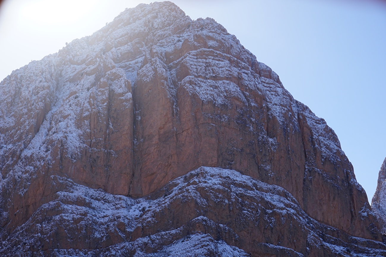 Jebel Oujdad, Taghia, Maroc, Lukas Buchberger, Florian Frank - La première ascension des 'Hawaii Girls' (7c+, 180m) sur la face NE du Jebel Oujdad à Taghia, Maroc (Lukas Buchberger, Florian Frank 12/2025) Jebel Oujdad, Taghia, Maroc, Lukas Buchberger, Florian Frank - La première ascension des 'Hawaii Girls' (7c+, 180m) sur la face NE du Jebel Oujdad à Taghia, Maroc (Lukas Buchberger, Florian Frank 12/2025)