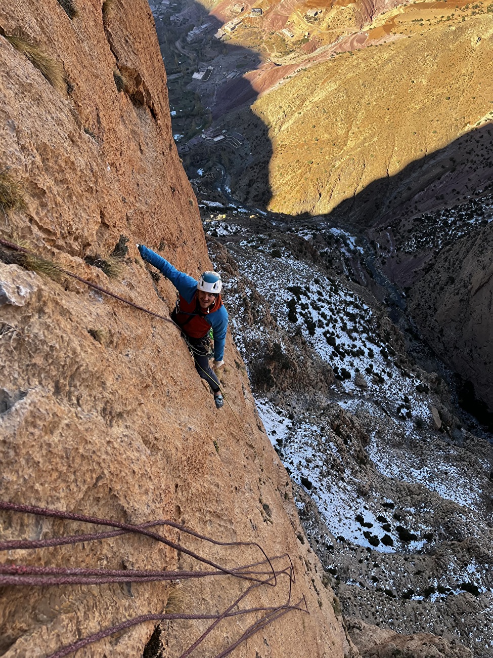 Jebel Oujdad, Taghia, Maroc, Lukas Buchberger, Florian Frank - La première ascension des 'Hawaii Girls' (7c+, 180m) sur la face NE du Jebel Oujdad à Taghia, Maroc (Lukas Buchberger, Florian Frank 12/2025) Jebel Oujdad, Taghia, Maroc, Lukas Buchberger, Florian Frank - La première ascension des 'Hawaii Girls' (7c+, 180m) sur la face NE du Jebel Oujdad à Taghia, Maroc (Lukas Buchberger, Florian Frank 12/2025)