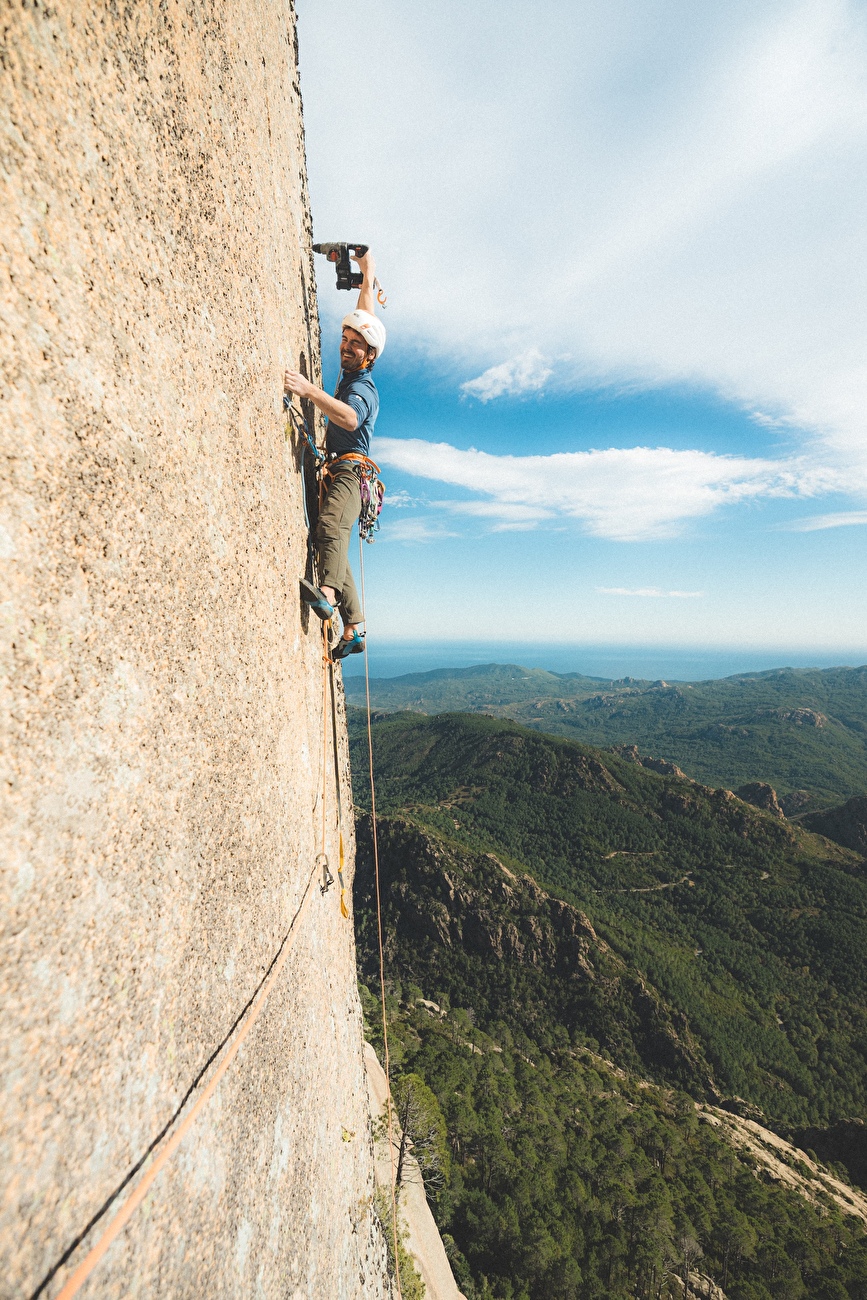 Corse Bavella, Punta Lunarda, Arthur Delicque, Hugo Parmentier, Symon Welfringer - La première ascension de 'Résurrection' sur Punta Lunarda dans le massif de Bavella en Corse (Hugo Parmentier, Symon Welfringer automne 2025) Corse Bavella, Punta Lunarda, Arthur Delicque, Hugo Parmentier, Symon Welfringer - La première ascension de 'Résurrection' sur Punta Lunarda dans le massif de Bavella en Corse (Hugo Parmentier, Symon Welfringer automne 2025)