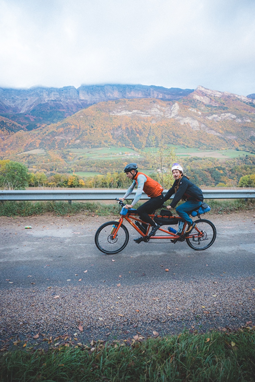 Corse Bavella, Punta Lunarda, Arthur Delicque, Hugo Parmentier, Symon Welfringer - La première ascension de 'Résurrection' sur Punta Lunarda dans le massif de Bavella en Corse (Hugo Parmentier, Symon Welfringer automne 2025) Corse Bavella, Punta Lunarda, Arthur Delicque, Hugo Parmentier, Symon Welfringer - La première ascension de 'Résurrection' sur Punta Lunarda dans le massif de Bavella en Corse (Hugo Parmentier, Symon Welfringer automne 2025)