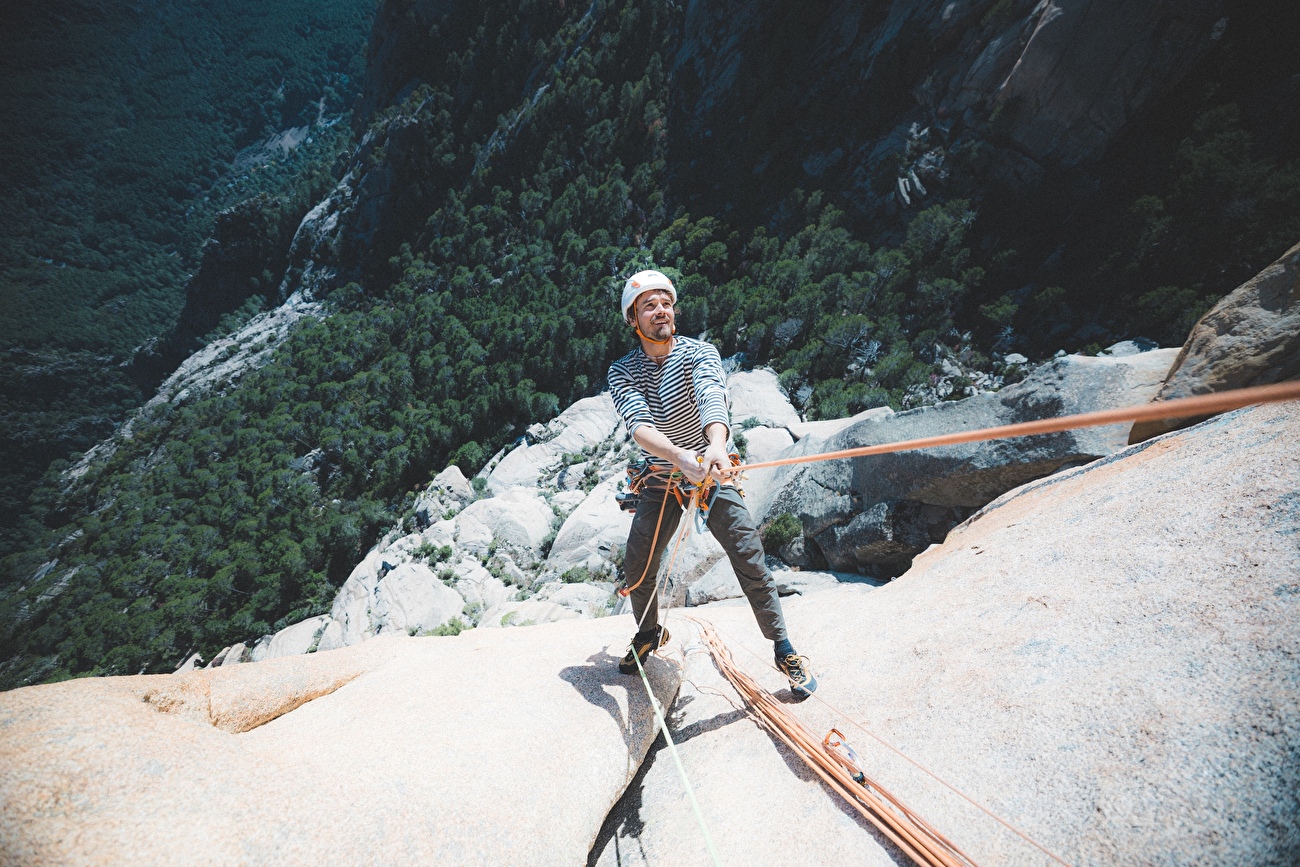 Corse Bavella, Punta Lunarda, Arthur Delicque, Hugo Parmentier, Symon Welfringer - La première ascension de 'Résurrection' sur Punta Lunarda dans le massif de Bavella en Corse (Hugo Parmentier, Symon Welfringer automne 2025) Corse Bavella, Punta Lunarda, Arthur Delicque, Hugo Parmentier, Symon Welfringer - La première ascension de 'Résurrection' sur Punta Lunarda dans le massif de Bavella en Corse (Hugo Parmentier, Symon Welfringer automne 2025)