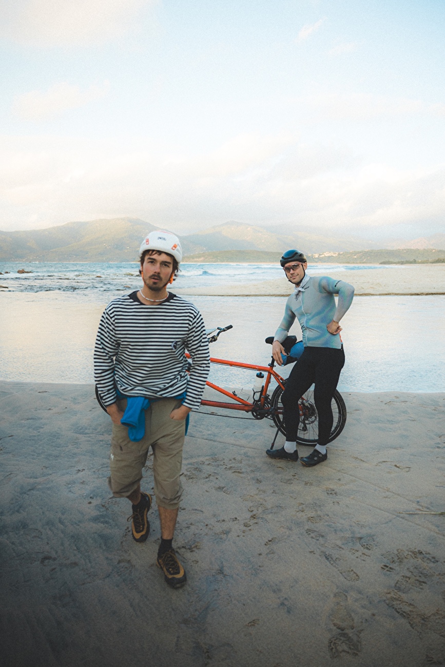 Corse Bavella, Punta Lunarda, Arthur Delicque, Hugo Parmentier, Symon Welfringer - La première ascension de 'Résurrection' sur Punta Lunarda dans le massif de Bavella en Corse (Hugo Parmentier, Symon Welfringer automne 2025) Corse Bavella, Punta Lunarda, Arthur Delicque, Hugo Parmentier, Symon Welfringer - La première ascension de 'Résurrection' sur Punta Lunarda dans le massif de Bavella en Corse (Hugo Parmentier, Symon Welfringer automne 2025)
