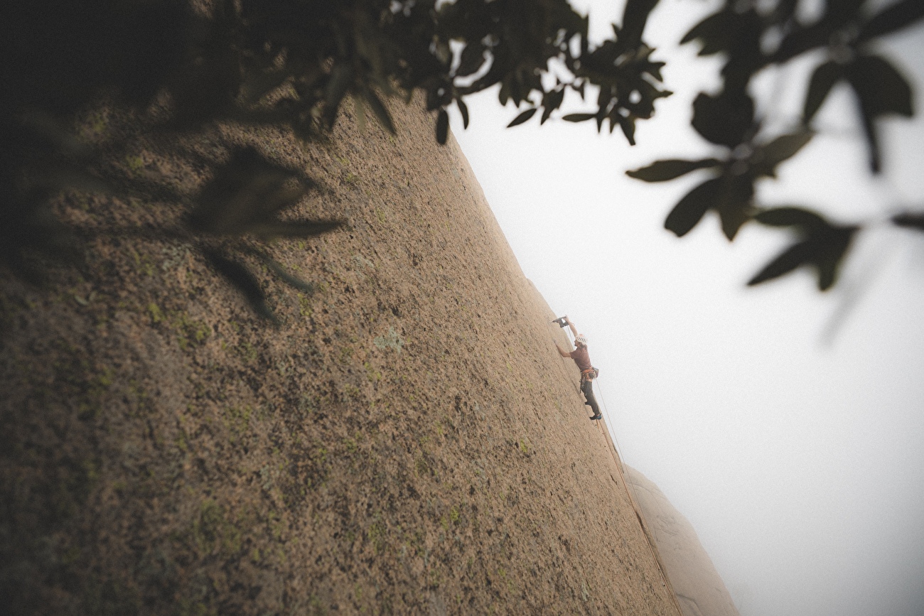 Corse Bavella, Punta Lunarda, Arthur Delicque, Hugo Parmentier, Symon Welfringer - La première ascension de 'Résurrection' sur Punta Lunarda dans le massif de Bavella en Corse (Hugo Parmentier, Symon Welfringer automne 2025) Corse Bavella, Punta Lunarda, Arthur Delicque, Hugo Parmentier, Symon Welfringer - La première ascension de 'Résurrection' sur Punta Lunarda dans le massif de Bavella en Corse (Hugo Parmentier, Symon Welfringer automne 2025)