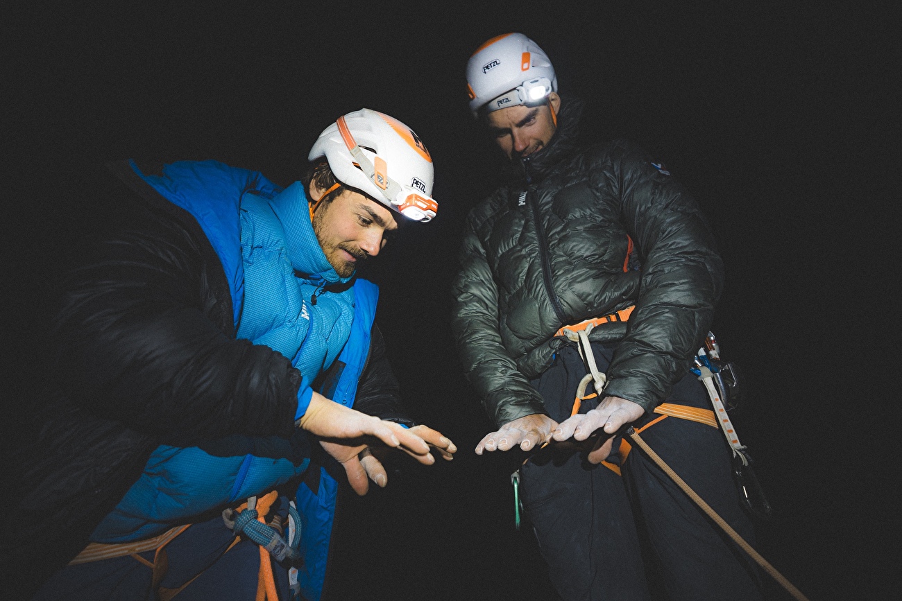Corse Bavella, Punta Lunarda, Arthur Delicque, Hugo Parmentier, Symon Welfringer - La première ascension de 'Résurrection' sur Punta Lunarda dans le massif de Bavella en Corse (Hugo Parmentier, Symon Welfringer automne 2025) Corse Bavella, Punta Lunarda, Arthur Delicque, Hugo Parmentier, Symon Welfringer - La première ascension de 'Résurrection' sur Punta Lunarda dans le massif de Bavella en Corse (Hugo Parmentier, Symon Welfringer automne 2025)