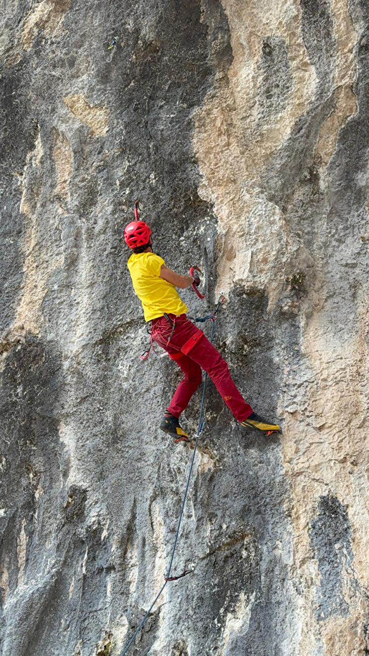 Ginedryo Collepardo drytooling - Cristiano Di Paolo escalade 'La technique de l'acier' à Ginedryo, Collepardo Ginedryo Collepardo drytooling - Cristiano Di Paolo escalade 'La technique de l'acier' à Ginedryo, Collepardo