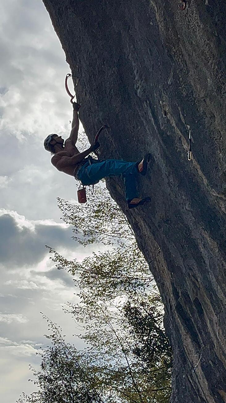 Ginedryo Collepardo drytooling - Nicolas Carbonari escalade 'S'Accabadora' à Ginedryo, Collepardo Ginedryo Collepardo drytooling - Nicolas Carbonari escalade 'S'Accabadora' à Ginedryo, Collepardo