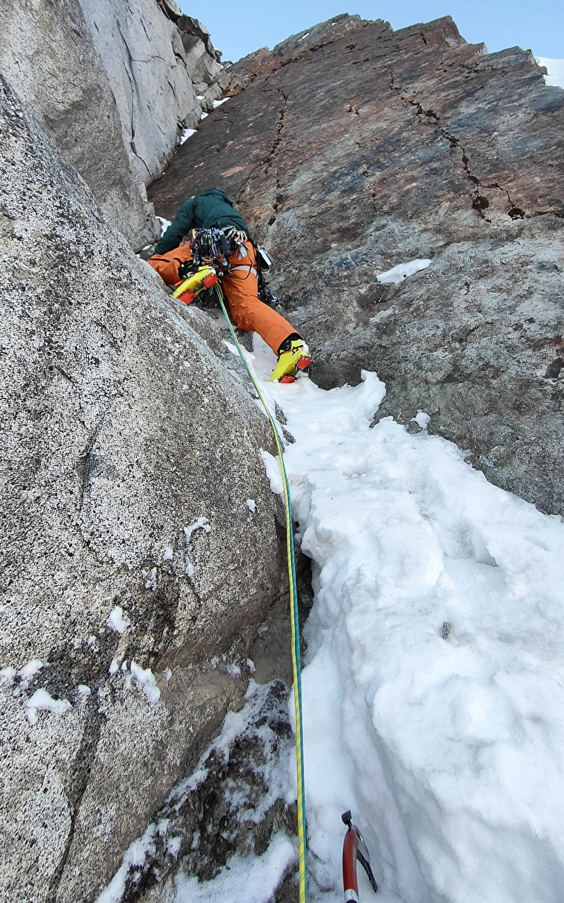 Cima Busazza Presanella, Natural Logic, Emanuele Andreozzi, Stefano Falezza - Réalisation de la première ascension de 'Natural Logic' sur Cima Busazza, Presanella (Emanuele Andreozzi, Stefano Falezza 14/12/2025) Cima Busazza Presanella, Natural Logic, Emanuele Andreozzi, Stefano Falezza - Réalisation de la première ascension de 'Natural Logic' sur Cima Busazza, Presanella (Emanuele Andreozzi, Stefano Falezza 14/12/2025)