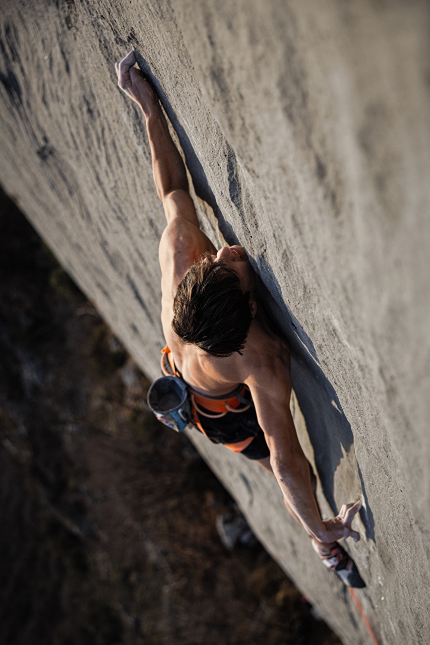 Gianluca Vighetti Niobe Arco - Gianluca Vighetti envoie 'Niobe' (9a) au Passo Due Sassi, Arco, le 20/12/2025 Gianluca Vighetti Niobe Arco - Gianluca Vighetti envoie 'Niobe' (9a) au Passo Due Sassi, Arco, le 20/12/2025