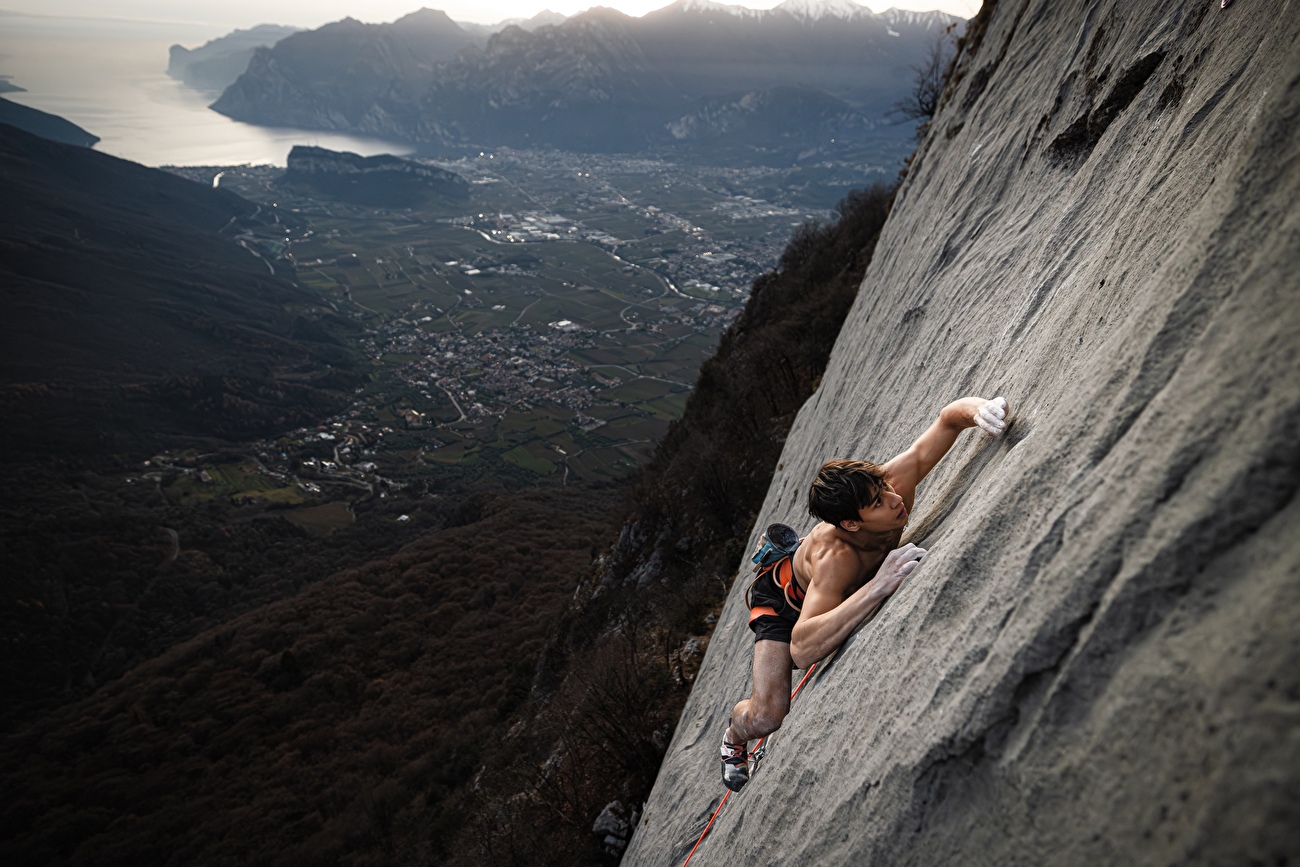 Gianluca Vighetti Niobe Arco - Gianluca Vighetti envoie 'Niobe' (9a) au Passo Due Sassi, Arco, le 20/12/2025 Gianluca Vighetti Niobe Arco - Gianluca Vighetti envoie 'Niobe' (9a) au Passo Due Sassi, Arco, le 20/12/2025