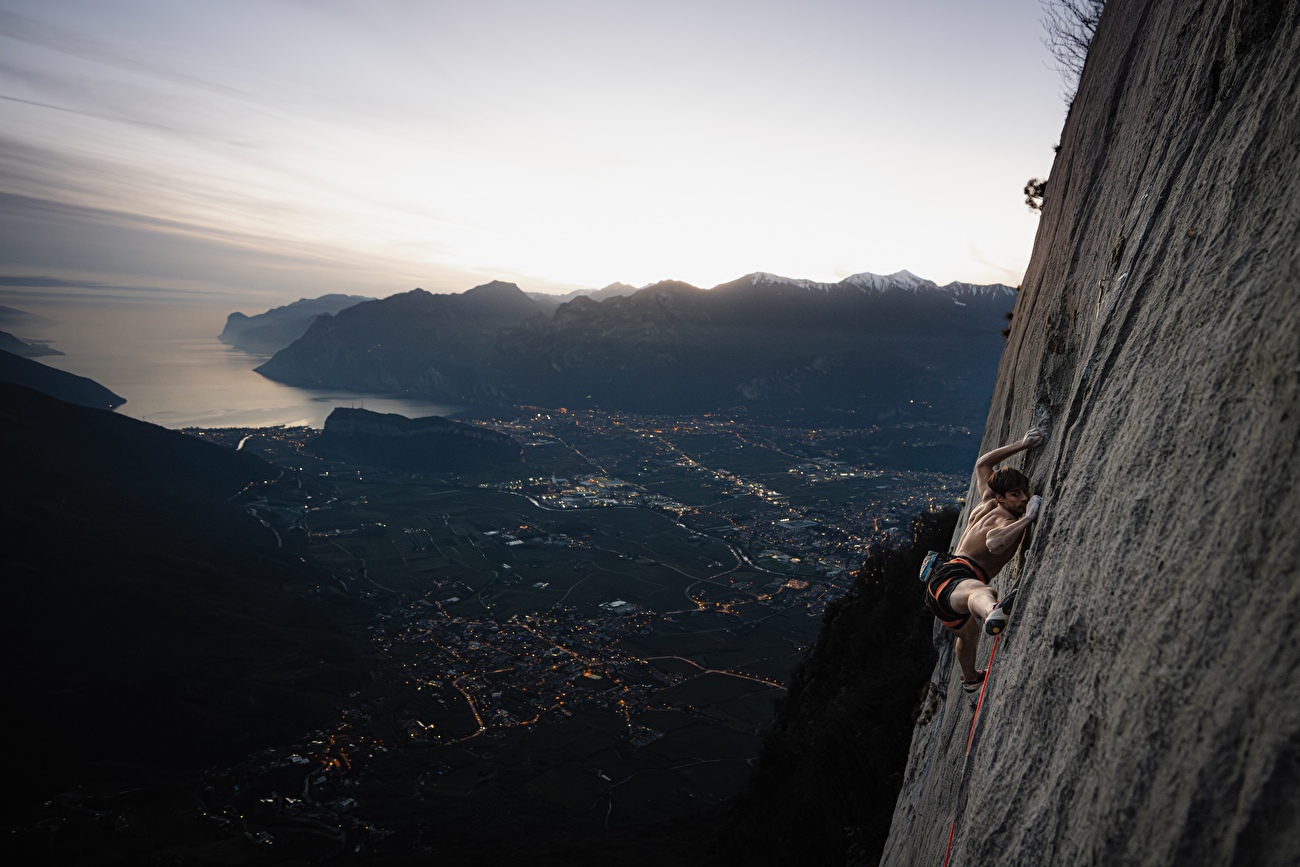 Gianluca Vighetti Niobe Arco - Gianluca Vighetti envoie 'Niobe' (9a) au Passo Due Sassi, Arco, le 20/12/2025 Gianluca Vighetti Niobe Arco - Gianluca Vighetti envoie 'Niobe' (9a) au Passo Due Sassi, Arco, le 20/12/2025