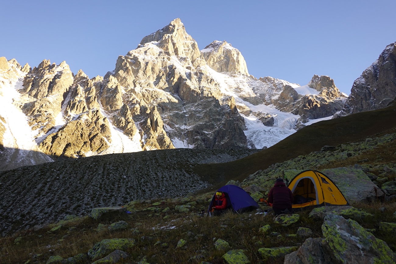 Mont Gulba, Elena Barbist, Elizabeth Mayor, Elena Prem, Hannah Rab, 09/2025) Mont Gulba, Elena Barbist, Elizabeth Mayor, Elena Prem, Hannah Rab, 09/2025)