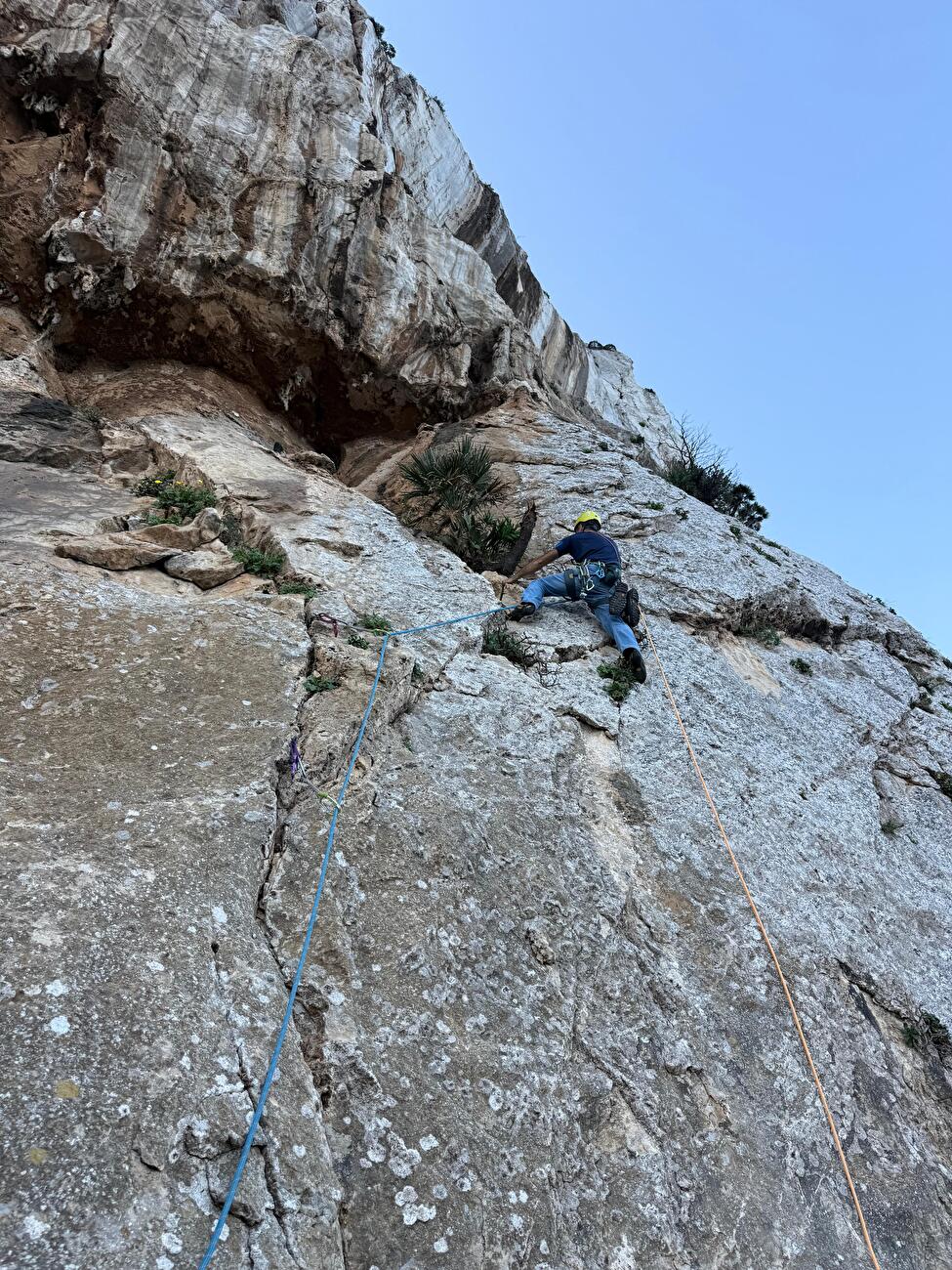 Pizzo della Sella, Monte Gallo, Apennins siciliens, Massimo Flaccavento, Claudio Trovato - La première ascension des « Pêcheurs de rêves », Pizzo della Sella, Monte Gallo, Apennins siciliens (Massimo Flaccavento, Claudio Trovato, 14-15/11/2025) Pizzo della Sella, Monte Gallo, Apennins siciliens, Massimo Flaccavento, Claudio Trovato - La première ascension des « Pêcheurs de rêves », Pizzo della Sella, Monte Gallo, Apennins siciliens (Massimo Flaccavento, Claudio Trovato, 14-15/11/2025)