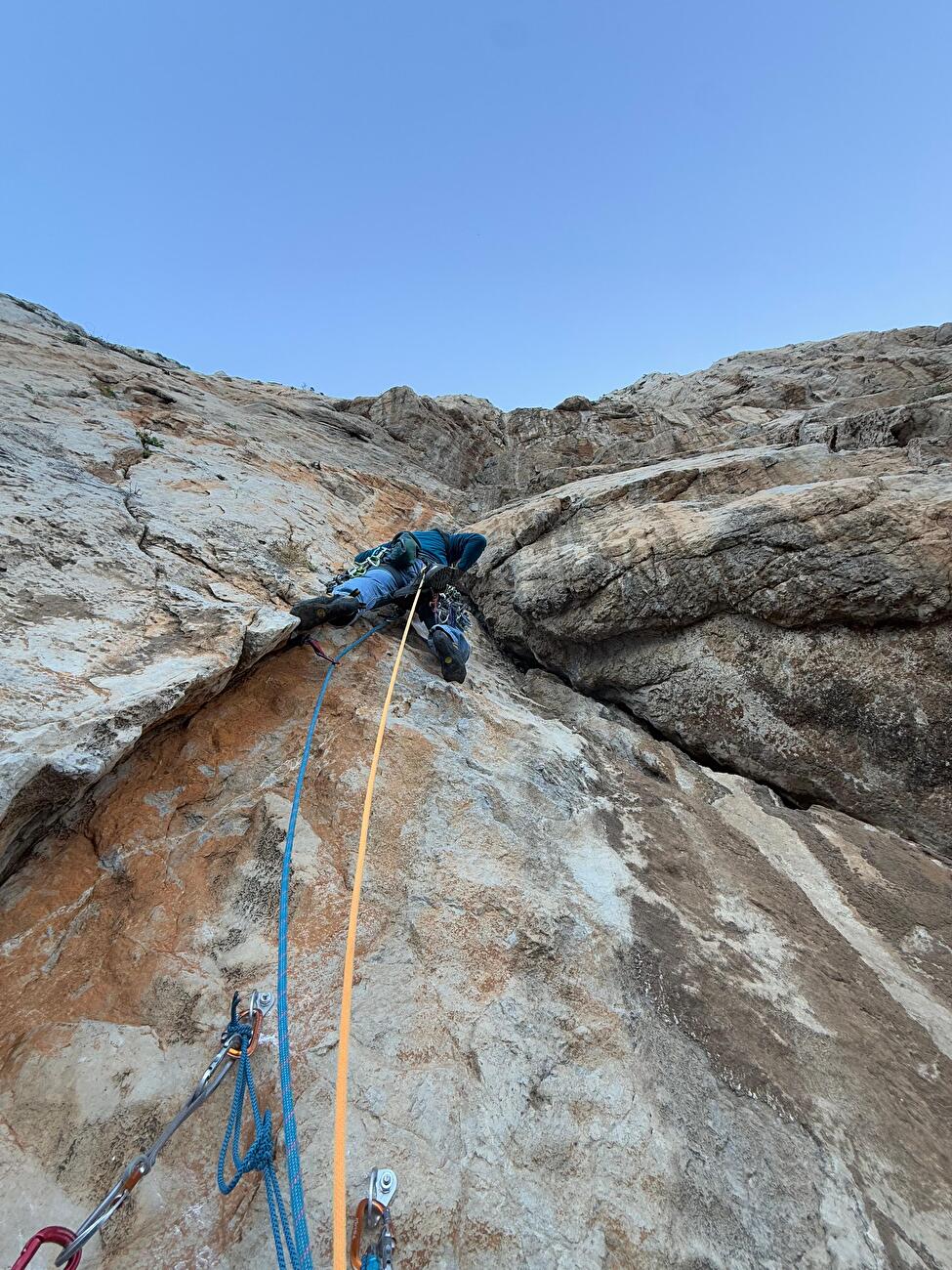 Pizzo della Sella, Monte Gallo, Apennins siciliens, Massimo Flaccavento, Claudio Trovato - La première ascension des « Pêcheurs de rêves », Pizzo della Sella, Monte Gallo, Apennins siciliens (Massimo Flaccavento, Claudio Trovato, 14-15/11/2025) Pizzo della Sella, Monte Gallo, Apennins siciliens, Massimo Flaccavento, Claudio Trovato - La première ascension des « Pêcheurs de rêves », Pizzo della Sella, Monte Gallo, Apennins siciliens (Massimo Flaccavento, Claudio Trovato, 14-15/11/2025)