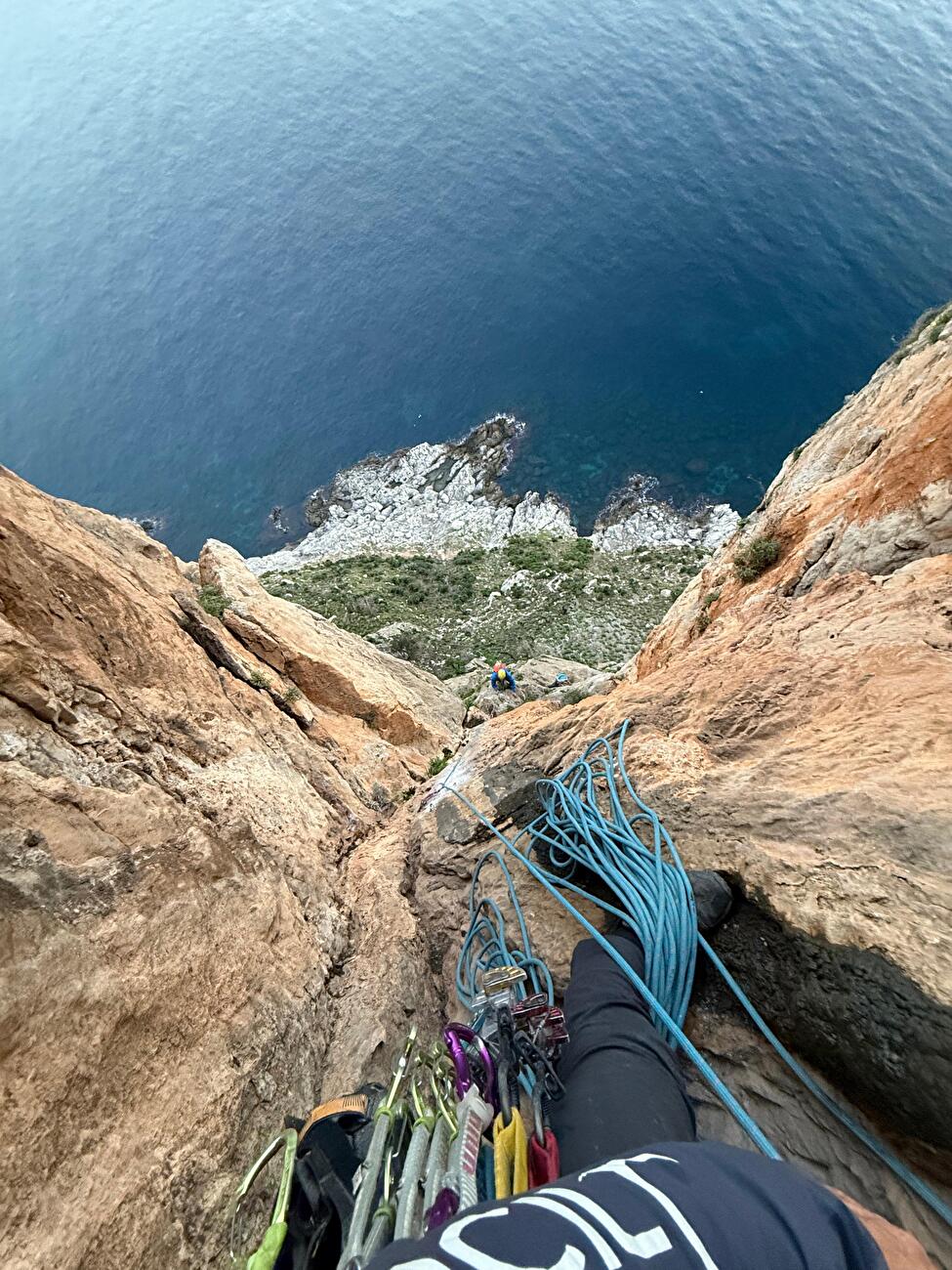 Pizzo della Sella, Monte Gallo, Apennins siciliens, Massimo Flaccavento, Claudio Trovato - La première ascension des « Pêcheurs de rêves », Pizzo della Sella, Monte Gallo, Apennins siciliens (Massimo Flaccavento, Claudio Trovato, 14-15/11/2025) Pizzo della Sella, Monte Gallo, Apennins siciliens, Massimo Flaccavento, Claudio Trovato - La première ascension des « Pêcheurs de rêves », Pizzo della Sella, Monte Gallo, Apennins siciliens (Massimo Flaccavento, Claudio Trovato, 14-15/11/2025)