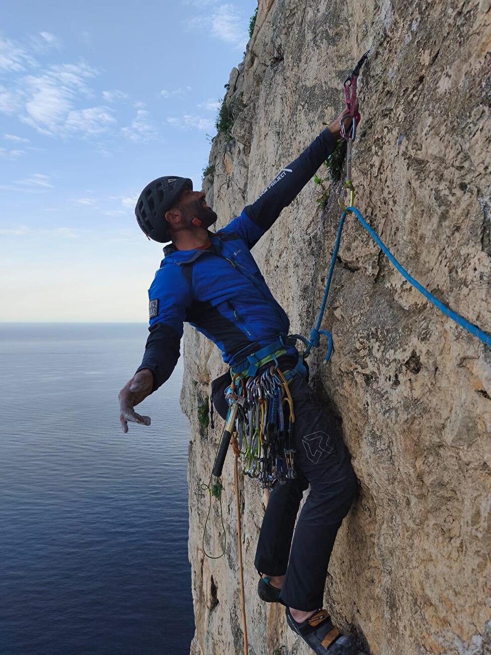 Pizzo della Sella, Monte Gallo, Apennins siciliens, Massimo Flaccavento, Claudio Trovato - La première ascension des « Pêcheurs de rêves », Pizzo della Sella, Monte Gallo, Apennins siciliens (Massimo Flaccavento, Claudio Trovato, 14-15/11/2025) Pizzo della Sella, Monte Gallo, Apennins siciliens, Massimo Flaccavento, Claudio Trovato - La première ascension des « Pêcheurs de rêves », Pizzo della Sella, Monte Gallo, Apennins siciliens (Massimo Flaccavento, Claudio Trovato, 14-15/11/2025)