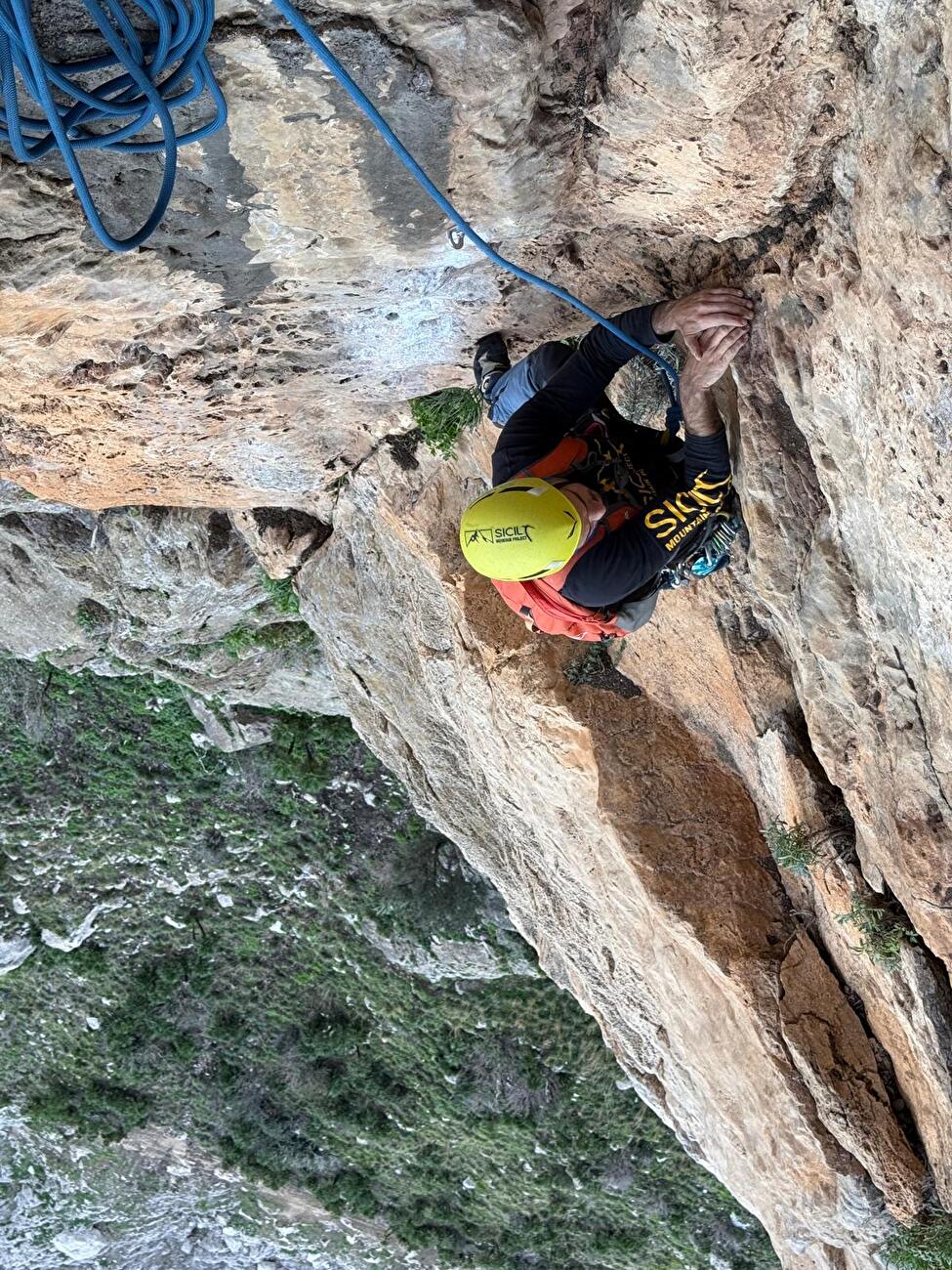 Pizzo della Sella, Monte Gallo, Apennins siciliens, Massimo Flaccavento, Claudio Trovato - La première ascension des « Pêcheurs de rêves », Pizzo della Sella, Monte Gallo, Apennins siciliens (Massimo Flaccavento, Claudio Trovato, 14-15/11/2025) Pizzo della Sella, Monte Gallo, Apennins siciliens, Massimo Flaccavento, Claudio Trovato - La première ascension des « Pêcheurs de rêves », Pizzo della Sella, Monte Gallo, Apennins siciliens (Massimo Flaccavento, Claudio Trovato, 14-15/11/2025)