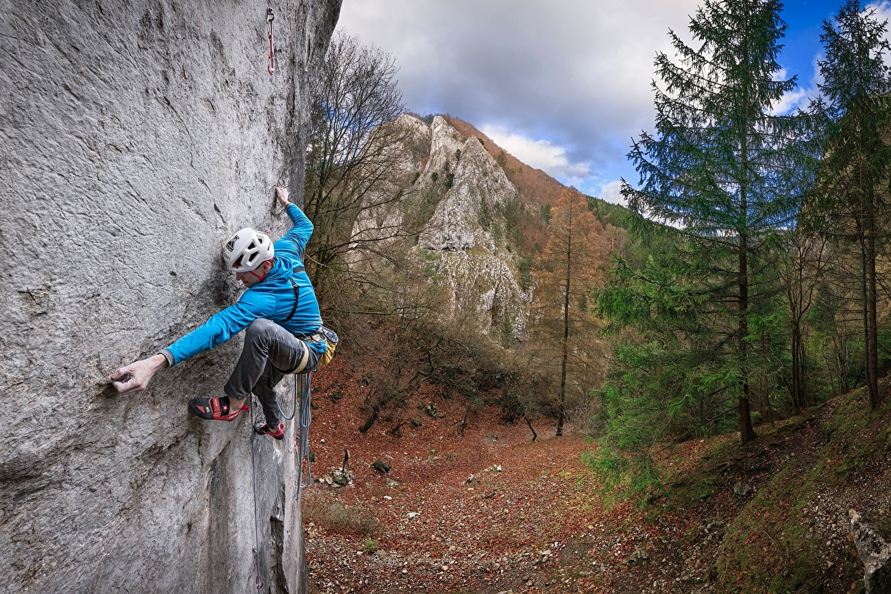 Lumír Fajkoš réalise l'ascension en solo sur corde du Gekón (8c) en Slovaquie