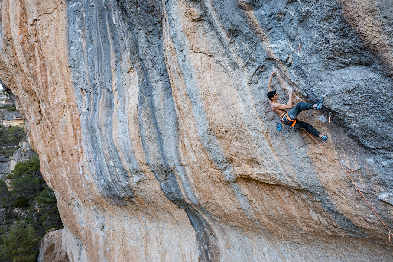 Jorge Diaz Rullo, Siurana, Espagne - Jorge Díaz-Rullo escalade le « Lion endormi » à Siurana en Espagne