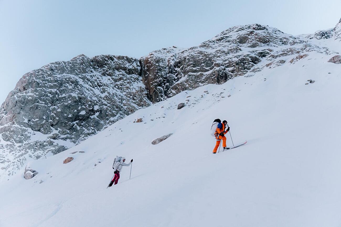 Barre des Écrins, Antoine Bouqueret, Charles Dubouloz - Charles Dubouloz ande Antoine Bouqueret approaching the southeast face of Barre des Écrins Barre des Écrins, Antoine Bouqueret, Charles Dubouloz - Charles Dubouloz ande Antoine Bouqueret approaching the southeast face of Barre des Écrins
